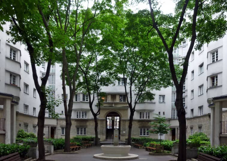 Reumann-Hof social housing in Vienna — Payton Chung via Flickr (CC BY 2.0)